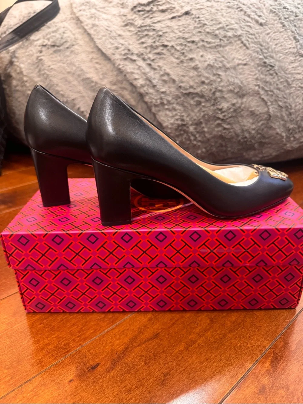 Tory Burch Black Leather Pumps with Gold Logo